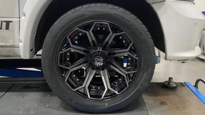 4Play wheels + Bushwacker fender flares gemonteerd op een Dodge Ram 1500